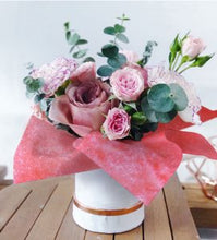 Load image into Gallery viewer, NON WOVEN FLOWER WRAPPING SHELL SHEET 65CM X 65CM (ROSE)
