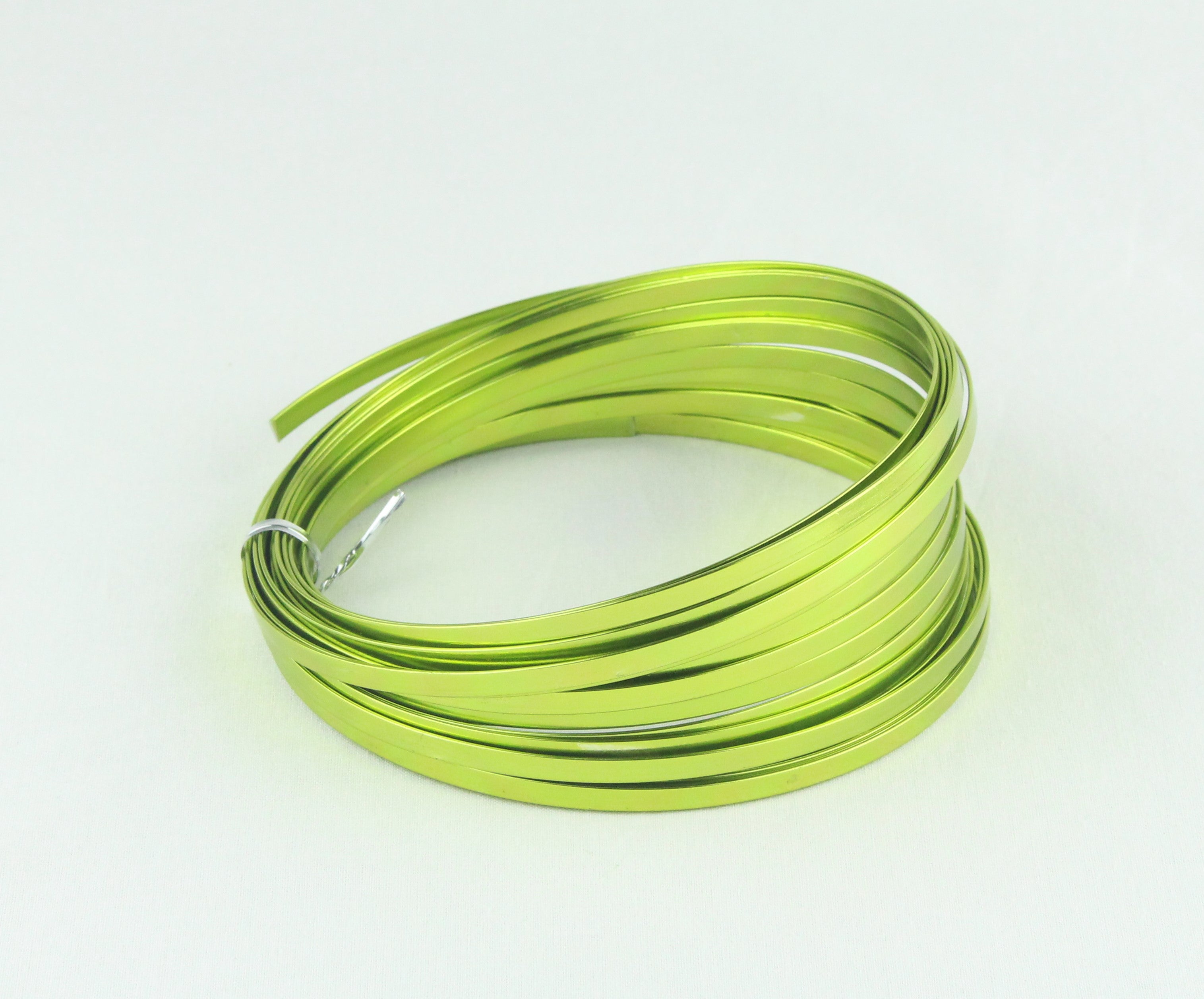 Oasis flat aluminum wire is easy to shape yet strong enough to hold ...